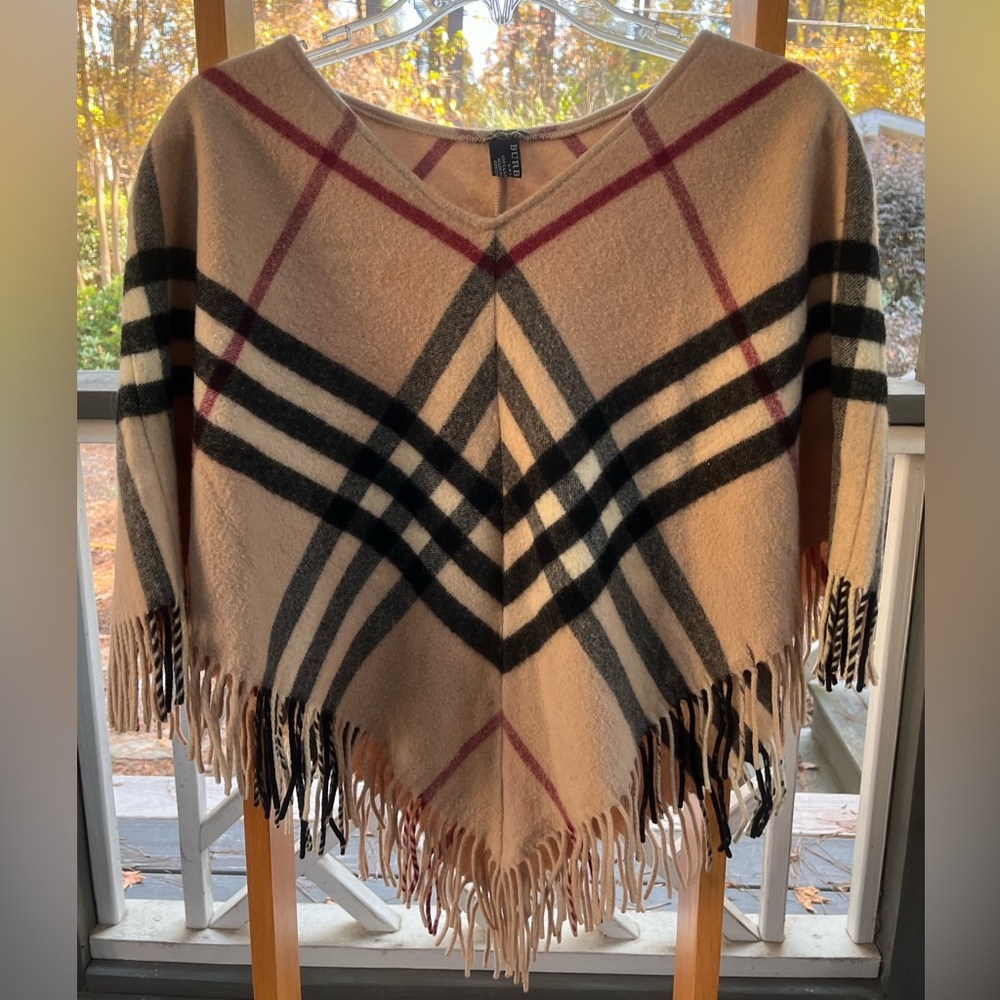 Burberry Poncho - Classic and Iconic